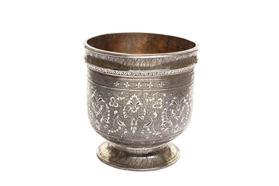 Lot 371 - AN ENGRAVED SILVER VASE