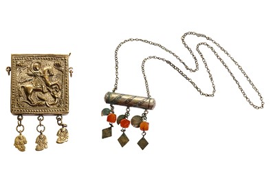 Lot 358 - A SMALL PARCEL GILT CASE WITH ST. GEORGE AND A NIELLOED SILVER AMULET HOLDER