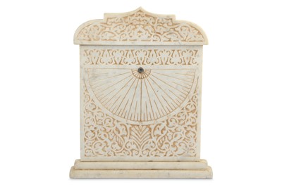 Lot 306 - A REVIVAL HISPANO-MORESQUE STYLE MARBLE SUNDIAL