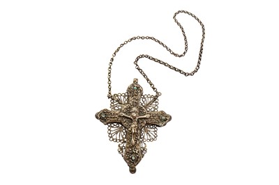 Lot 354 - A SILVER PENDANT WITH CHRIST ON THE CROSS