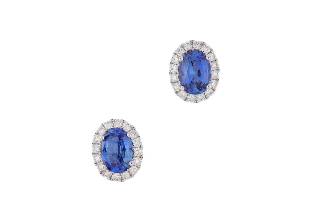 Lot 39 - A pair of sapphire and diamond earstuds