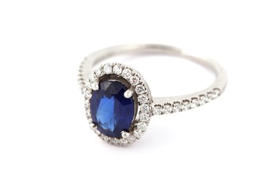 Lot 37 - A sapphire and diamond ring