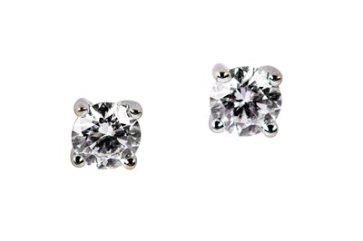 Lot 62 - A pair of diamond earstuds