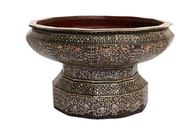 Lot 190 - λ A CEREMONIAL MOTHER-OF-PEARL-INLAID TWELVE-SIDED LACQUERED PEDESTAL BASIN (THALUM)