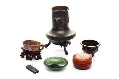 Lot 300 - A collection of Chinese items.