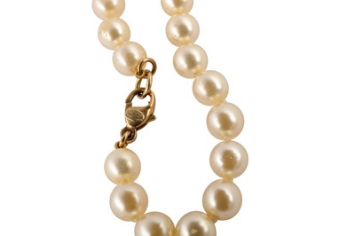 Lot 427 - Chanel Pearl Bow CC Logo Necklace