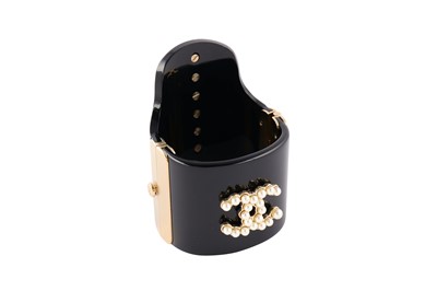 Lot 433 - Chanel Resin Pearl CC Logo Cuff Braclet