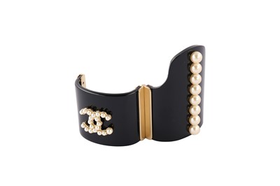 Lot 433 - Chanel Resin Pearl CC Logo Cuff Braclet