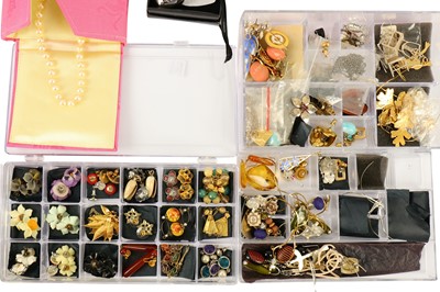 Lot 120 - A large collection of costume jewellery