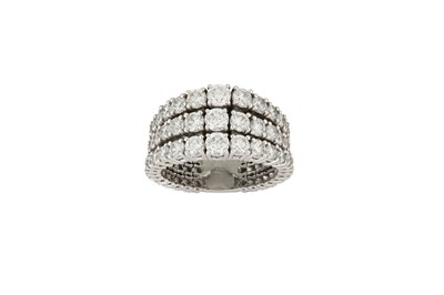 Lot 61 - A diamond dress ring
