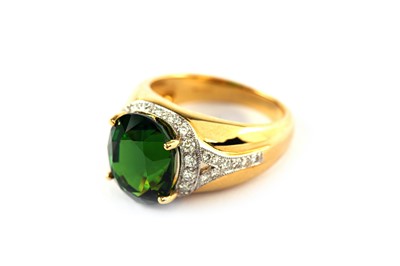 Lot 104 - A green tourmaline and diamond ring