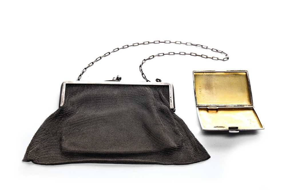 Lot 14 - A early 20th century 925 silver mesh purse