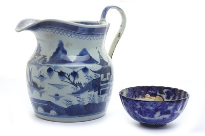 Lot 142 - A 18th century Chinese willow pattern jug
