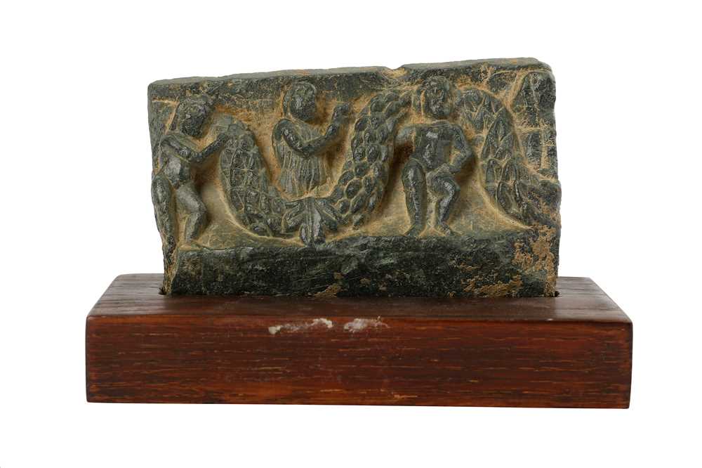 Lot 106 - A SMALL GREY SCHIST FRIEZE RELIEF WITH GARLANDS AND CHERUBS