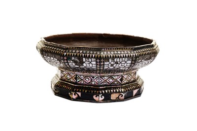 Lot 189 - λ A MOTHER-OF-PEARL AND GLASS-INLAID TWELVE-SIDED LACQUERED PEDESTAL BASIN (THALUM)