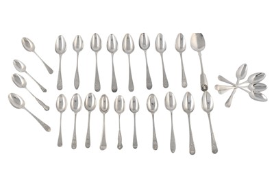 Lot 86 - A quantity of sterling silver teaspoons