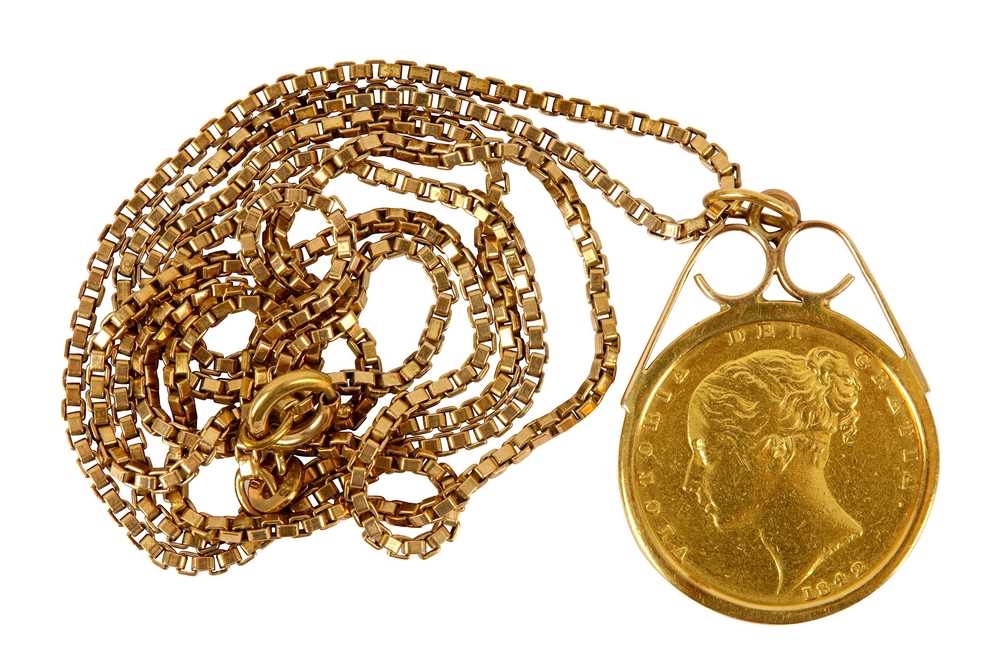 Lot 123 - A Victorian full sovereign pendant necklace