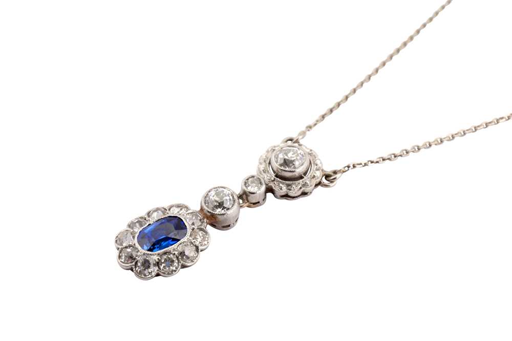 Lot 42 - An early 20th century sapphire and diamond pendant necklace