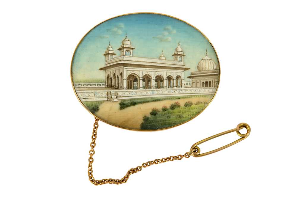 Lot 113 - Indian monument brooch
