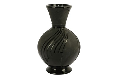 Lot 280 - A French Art Deco Etling onyx glass vase