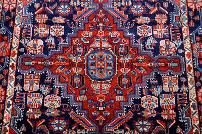 Lot 43 - AN ANTIQUE FERAGHAN RUG, WEST PERSIA