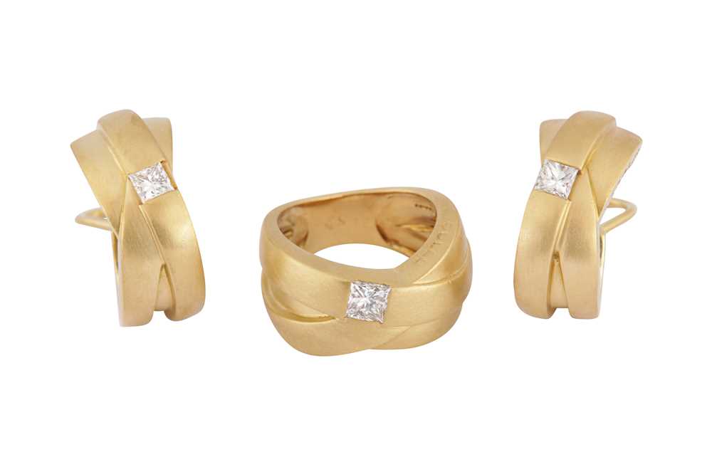 Lot 19 - A 'Kit and Kaboodle' diamond-set ring and earclips, by Boodles