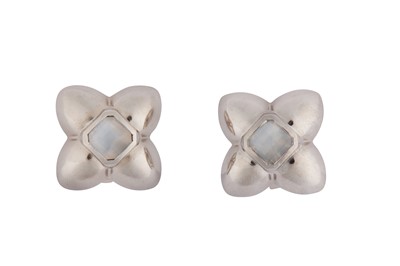 Lot 30 - A moonstone ring and earclips, by Boodle & Dunthorne