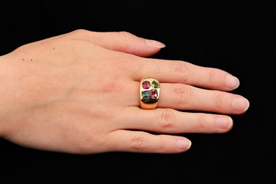 Lot 22 - A multi-coloured tourmaline dress ring