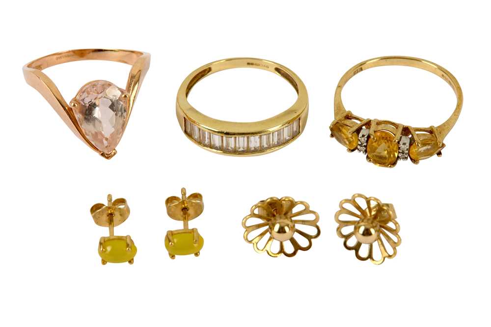Lot 114 - A collection of jewellery