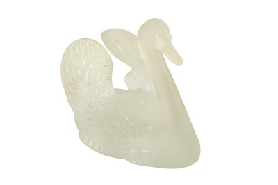 Lot 287 - A Lalique crystal swan 'cygne' with raised head