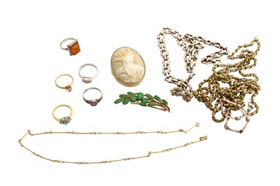 Lot 39 - A small collection of jewellery