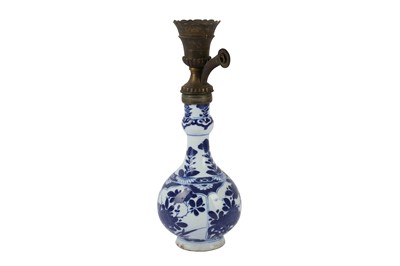 Lot 639 - AN 19TH CENTURY CHINESE BLUE AND WHITE PORCELAIN VASE