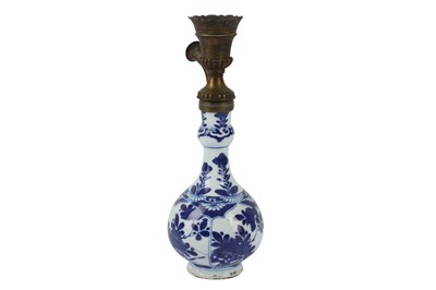 Lot 639 - AN 19TH CENTURY CHINESE BLUE AND WHITE PORCELAIN VASE