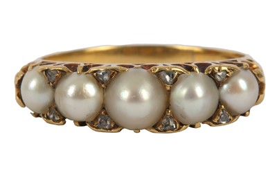 Lot 2 - A pearl and diamond ring, early 20th century