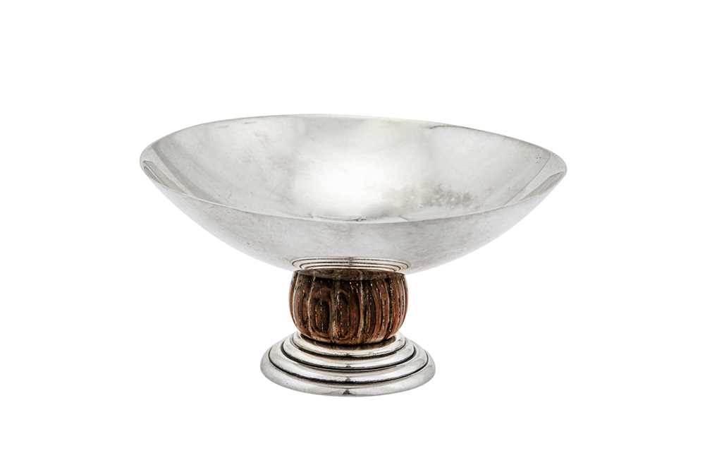 Lot 837 - AN EARLY 20TH CENTURY FRENCH 950 STANDARD SILVER AND ROSEWOOD SMALL DISH, PARIS CIRCA 1930 BY JEAN ELYSÉE PUIFORCAT (1897-1945)