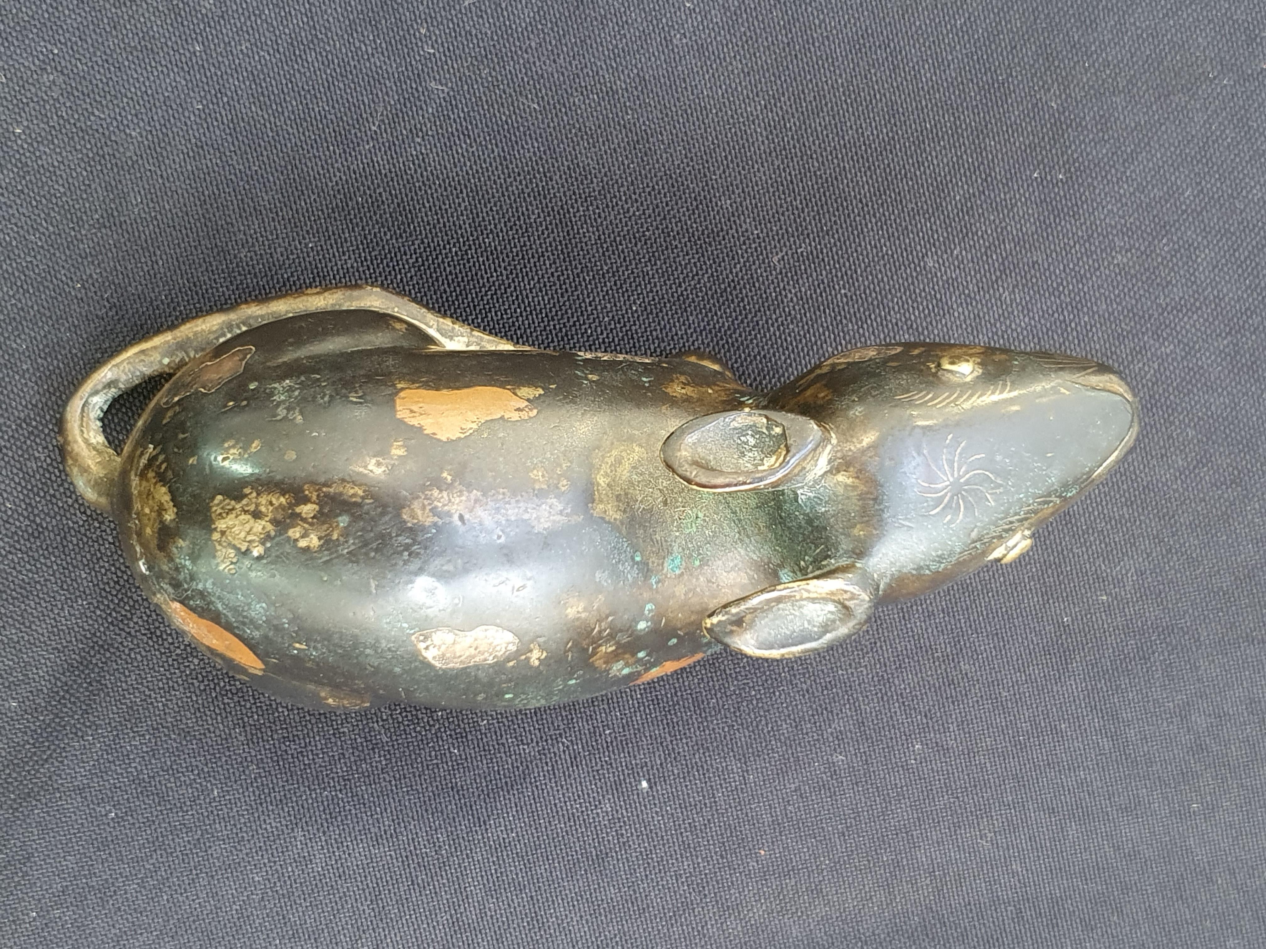 Lot 17 - A CHINESE COPPER AND SILVER-SPLASHED BRONZE