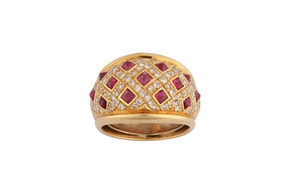 Lot 126 - A ruby and diamond ring