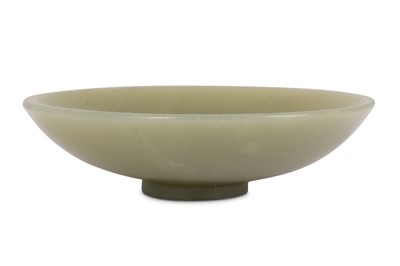 Lot 739 - A CHINESE CELADON JADE SNUFF TRAY.