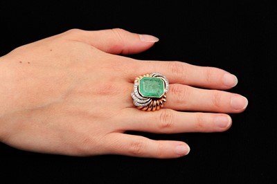 Lot 60 - An emerald and diamond dress ring