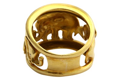 Lot 10 - A dress ring