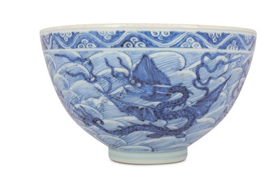 Lot 11 - A CHINESE BLUE AND WHITE 'MYTHICAL BEASTS' BOWL.
