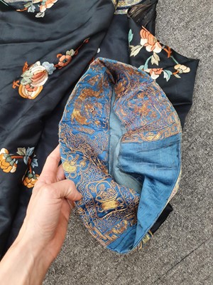 Lot 140 - A CHINESE DARK BLUE-GROUND EMBROIDERED SILK LADY'S JACKET.