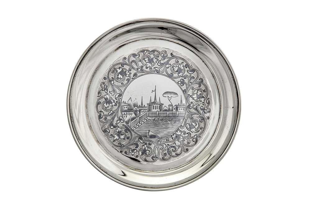 Lot 49 - An Alexander II Russian 84 zolotnik (875 standard) silver and niello dish, Moscow 1863 by M. Dmitriev (active 1854-1877)