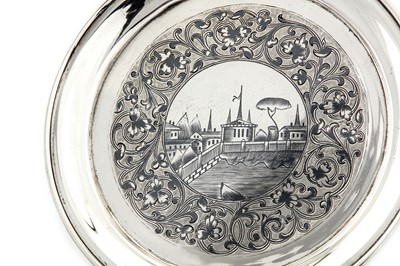 Lot 49 - An Alexander II Russian 84 zolotnik (875 standard) silver and niello dish, Moscow 1863 by M. Dmitriev (active 1854-1877)