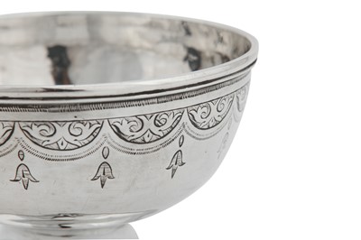 Lot 297 - A Victorian provincial sterling silver sugar bowl, Exeter 1866 by Josiah Williams & Co