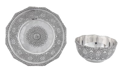 Lot 220 - A late 20th century Iranian (Persian) 900 standard silver bowl on stand, Isfahan 1969-1979
