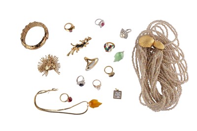 Lot 144 - A collection of costume jewellery