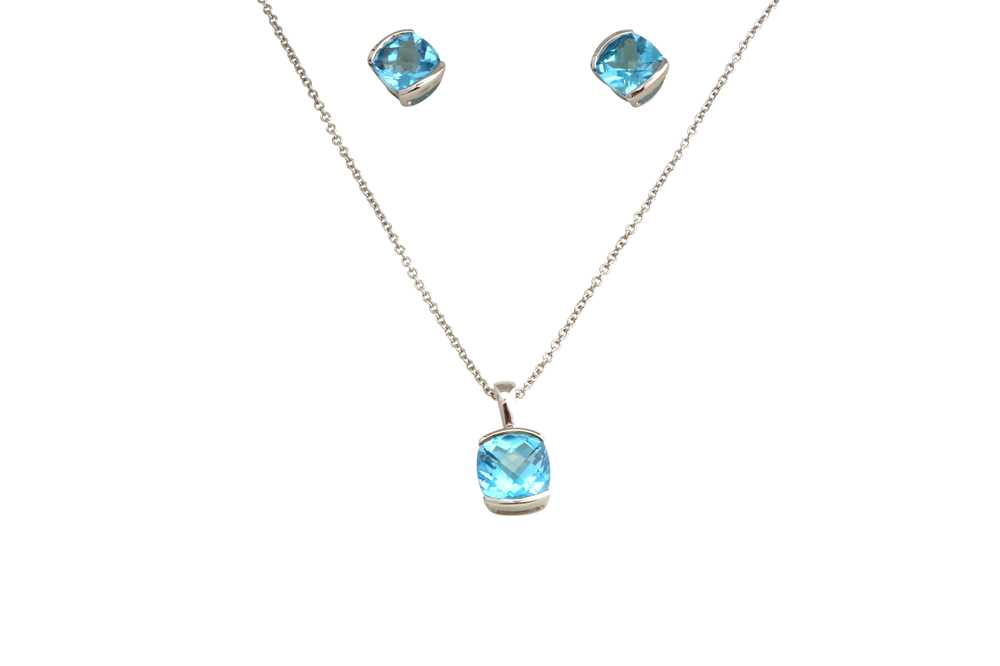 Lot 25 - A blue topaz pendant necklace and earstuds