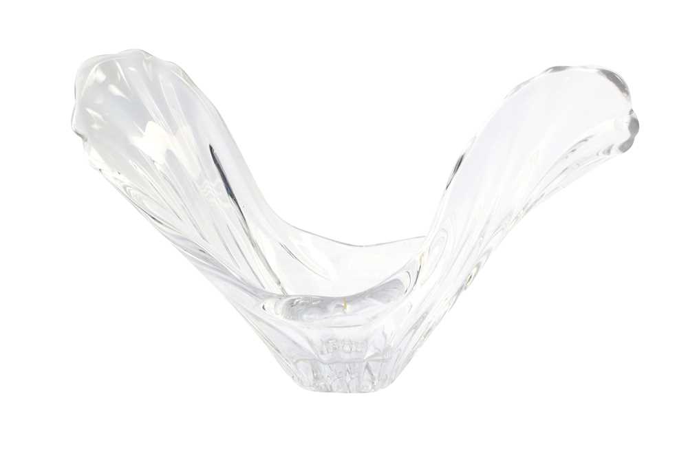 Lot 186 - A mid 20th century French clear art glass bowl