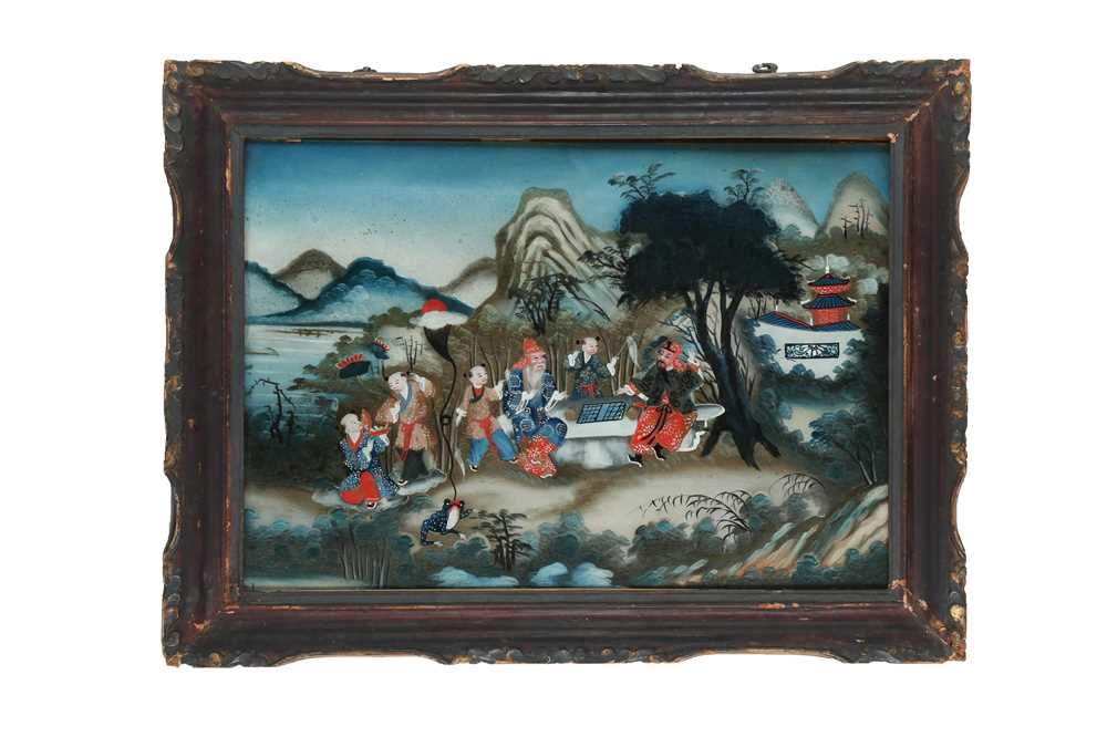 Lot 95 - A CHINESE REVERSE GLASS PAINTING OF XIANGQI PLAYERS.